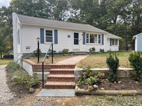 10 Slocum Rd, Clinton, CT 06413