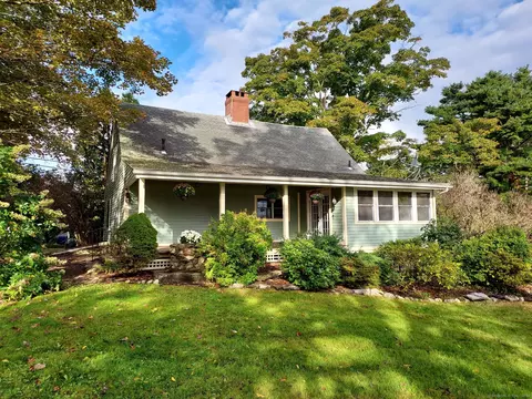 13 Hillcrest Dr, Amston, CT 06231