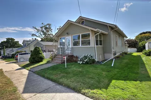 22 Sumac St, West Haven, CT 06516