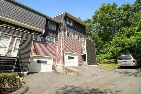 29 Stonegate #D, Branford, CT 06405