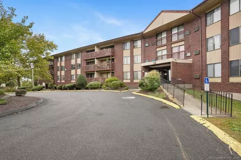1323 Cromwell Hills Dr, Cromwell, CT 06416