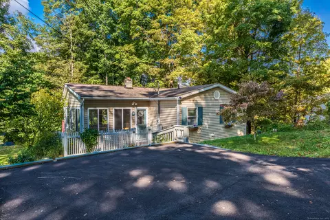 10 Birch Trl, Danbury, CT 06811