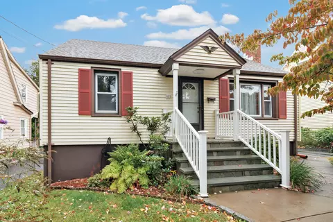 111 Alvin St, Fairfield, CT 06825