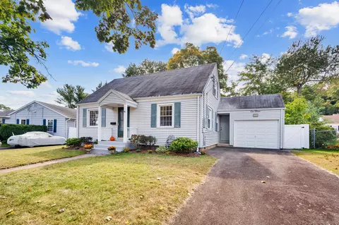 111 Quaker Rd, Hamden, CT 06517