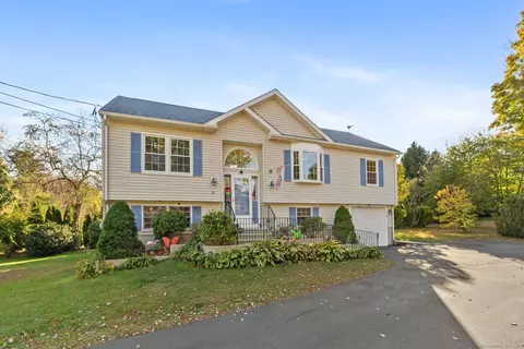 12 Sherwood Dr, North Haven, CT 06473