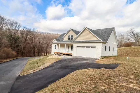 8 Tall Oaks Dr #8, New Milford, CT 06776