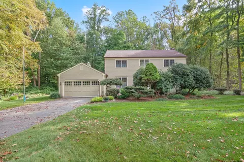 48 Canoe Brook Rd, Trumbull, CT 06611
