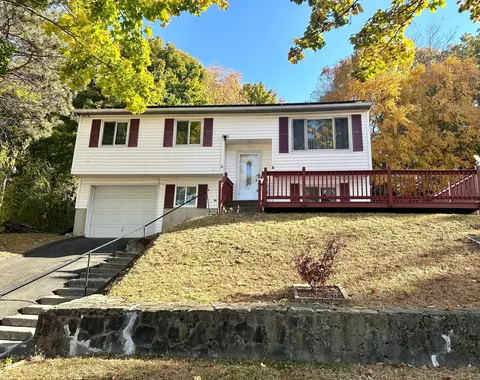 35 Fleetwood Dr, Danbury, CT 06810