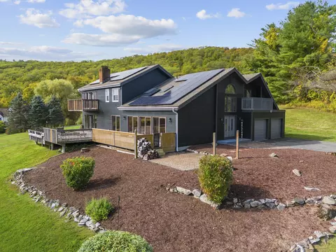 6 Sweet Briar Ln, New Milford, CT 06776
