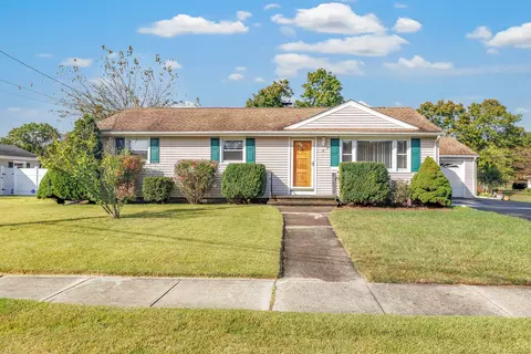 15 Grissom Dr, Stratford, CT 06614