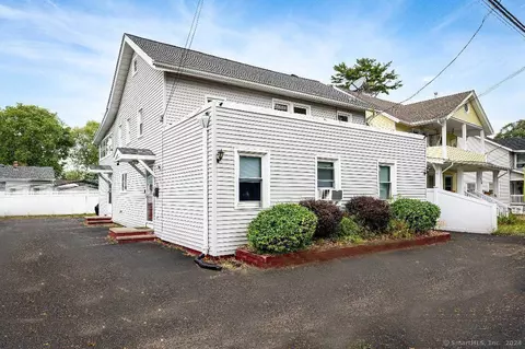 422 Ocean Ave, West Haven, CT 06516