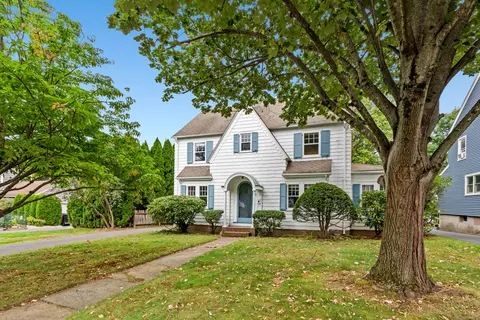 38 Linwold Dr, West Hartford, CT 06107
