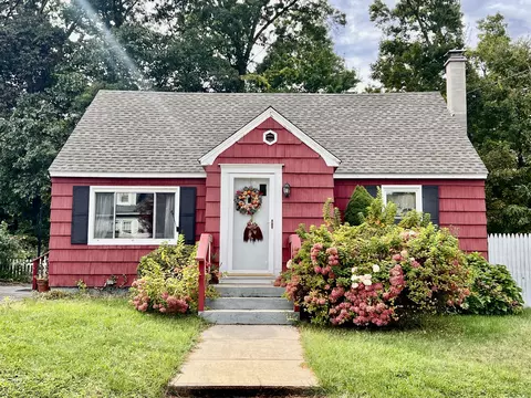 11 Woodland Dr, Windham, CT 06280