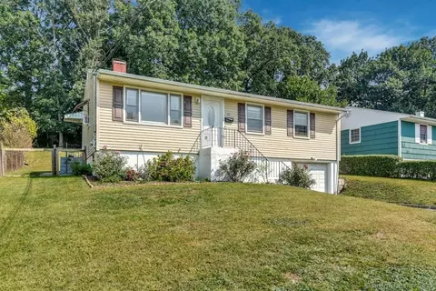 53 Purcell Dr, Danbury, CT 06810