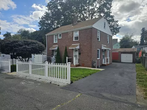 30-32 Knoll Pl, Bridgeport, CT 06610