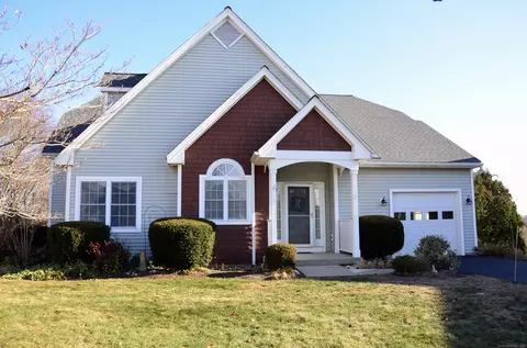 7 Early Dawn Cir #7, Bloomfield, CT 06002