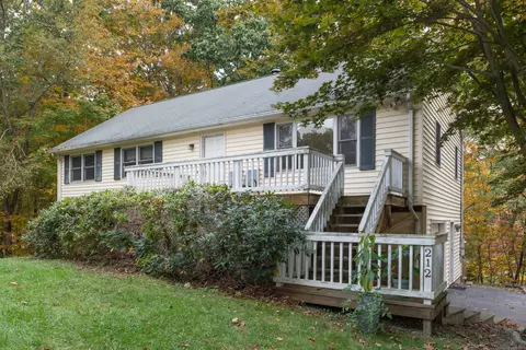 212 Woodland Rd, Guilford, CT 06437