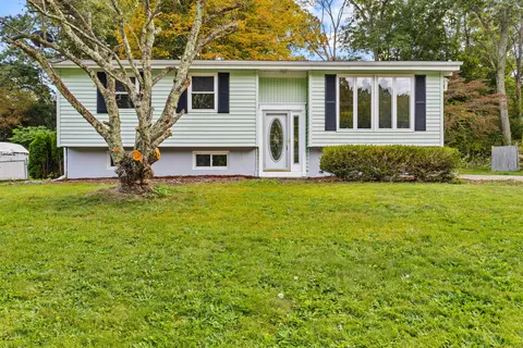118 Meeting House Ln, Ledyard, CT 06339