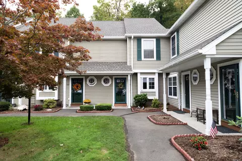 152 Summerhill Rd #152, Wallingford, CT 06492