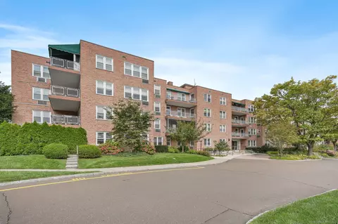 5 Putnam Hl #2H, Greenwich, CT 06830