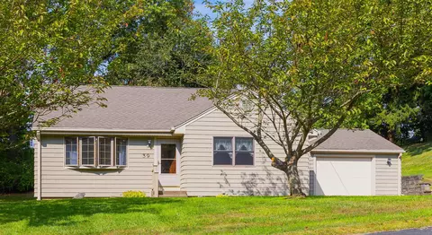 39 Plaskon Dr, Shelton, CT 06484