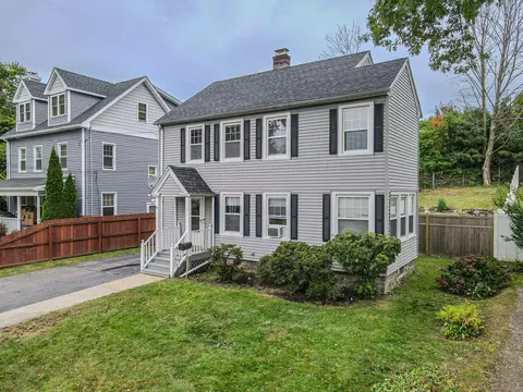 33 Oldroyd St, Milford, CT 06461
