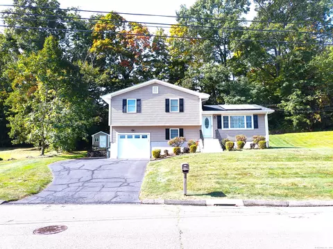 40 Lynn Dr, Meriden, CT 06451