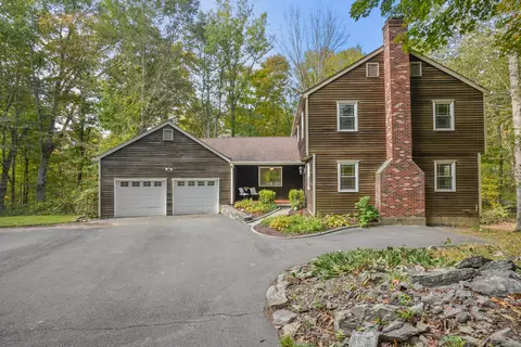 15 Georges Hill Rd, Newtown, CT 06470