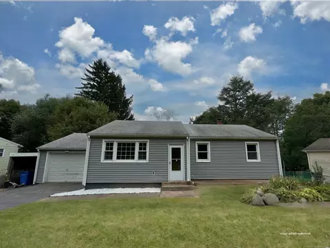 1138 Wintergreen Ave, Hamden, CT 06514