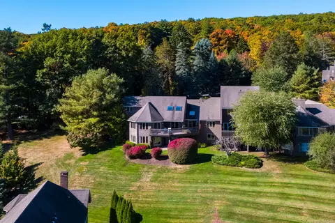 37 Saddle Rdg, Bloomfield, CT 06002
