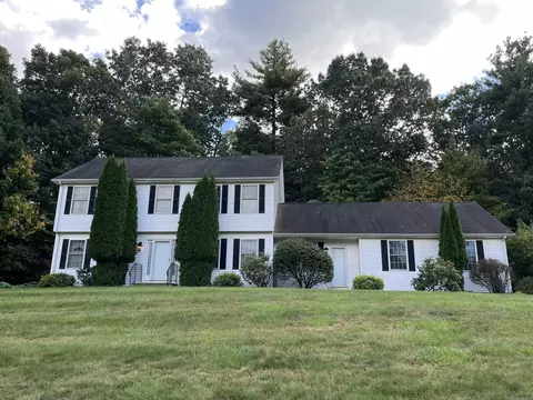 107 Cougar Dr, Manchester, CT 06040