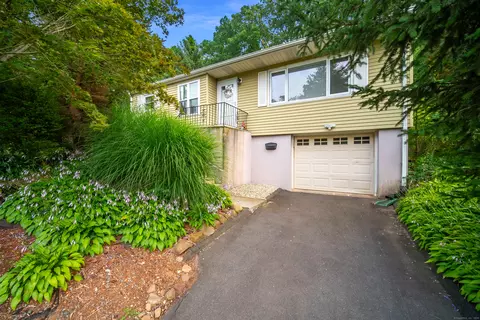 19 Viola Ln, New Britain, CT 06053