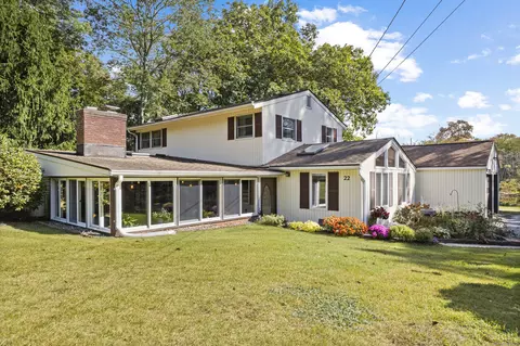 22 Oak St, Lyme, CT 06371
