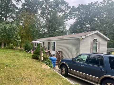 31 Nashua St, Norwich, CT 06360