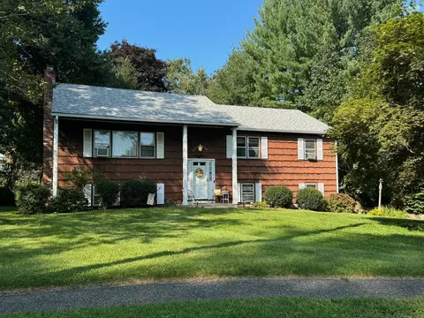 10 Lycett Ct, Norwalk, CT 06850