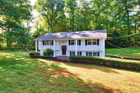 739 Walnut Hill Rd, Thomaston, CT 06787