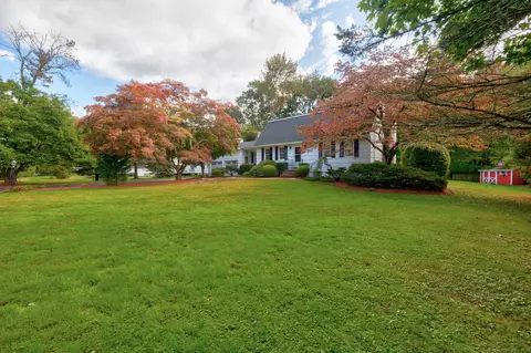 8 Pryde Dr, Orange, CT 06477