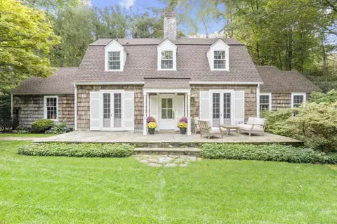 226 Cedar Heights Rd, Stamford, CT 06905