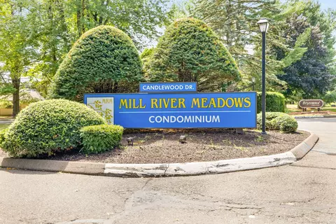 126 Candlewood Dr #126, South Windsor, CT 06074