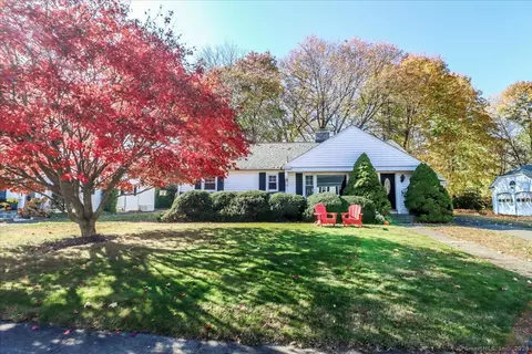 28 Juniper Ridge Dr, Danbury, CT 06811