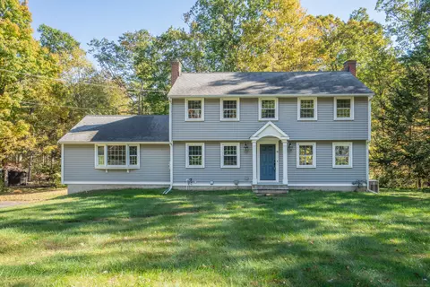18 Powder Horn Dr, Simsbury, CT 06070