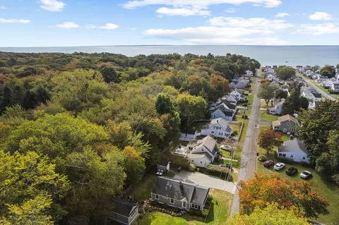 8 Billow Rd, Old Lyme, CT 06371