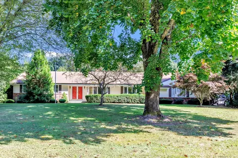 18 Lisa Dr, Shelton, CT 06484