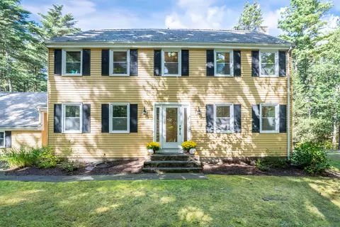 19 Sanctuary Dr, Simsbury, CT 06070