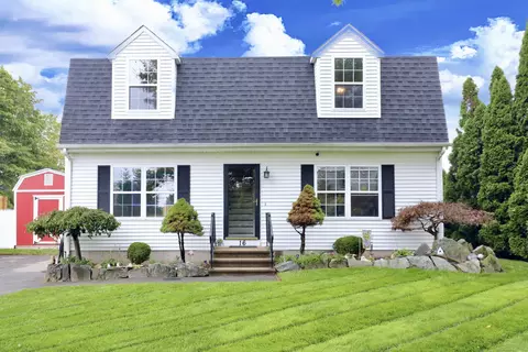 16 Lamplight Ln, Milford, CT 06460
