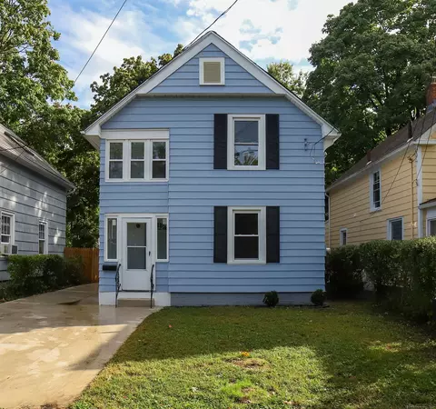 28 Ward Pl, West Haven, CT 06516