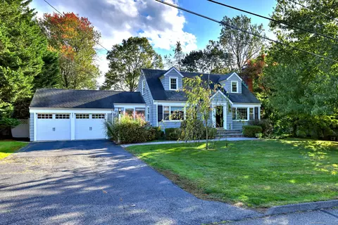 12 Rennison Rd, Trumbull, CT 06611