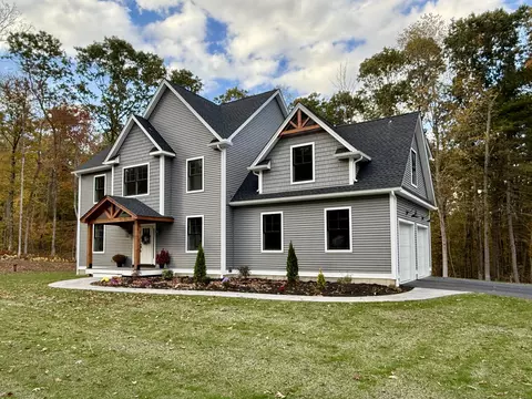 33 Greenwich Pl, Colchester, CT 06415