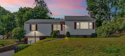 51 Homecrest St, Newington, CT 06111
