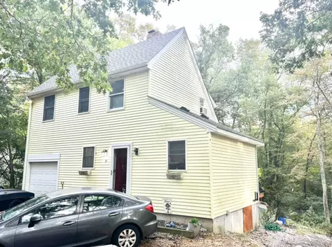 34 Rossi Ave, Pawcatuck, CT 06379